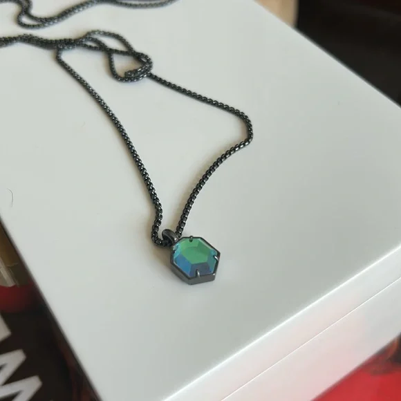 Kendra Scott Gunmetal and Dichroic Glass Stone Adjustable Necklace. - Picture 2 of 7